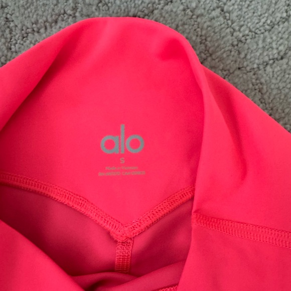 Alo Yoga Women's Pink High-Waist Shorts NWOT - Picture 2 of 2